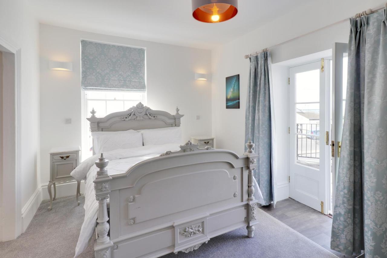 Master Accommodation Suite 2 Sea View With Balcony Hastings Eksteriør bilde